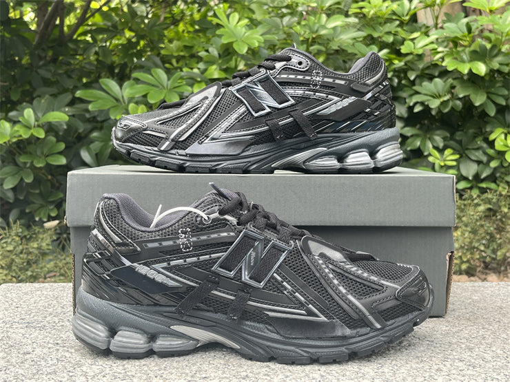 New Balance 740 Noir